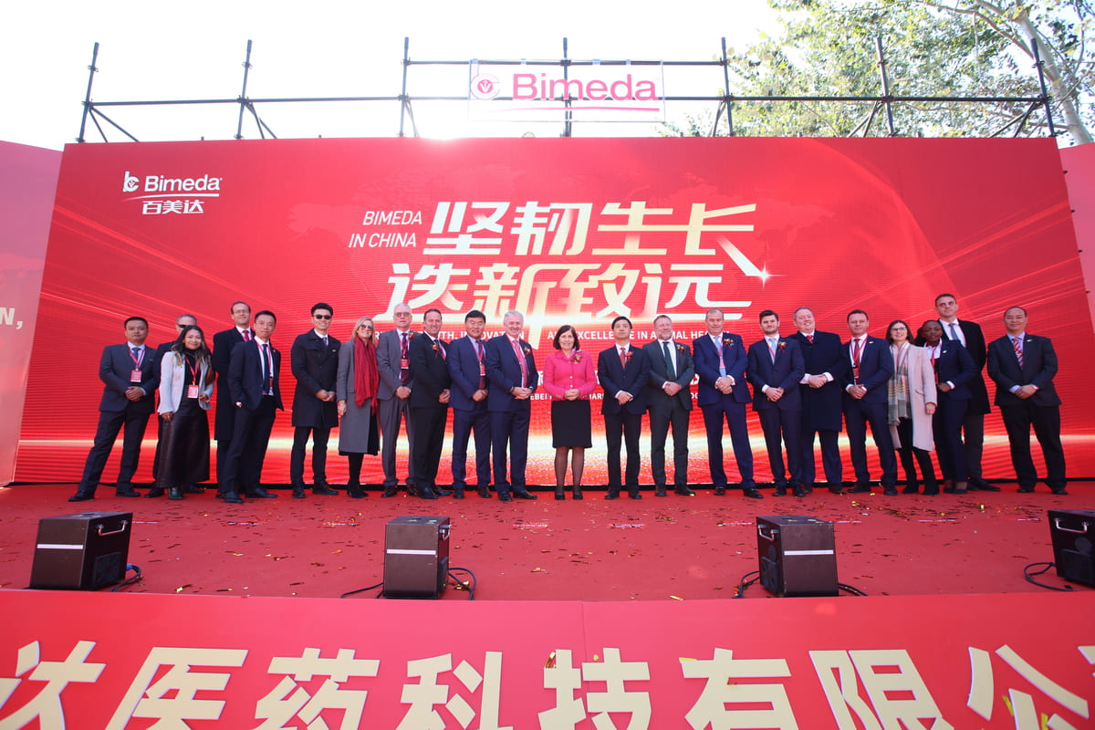 Ireland’s Ambassador to China, Dr Ann Derwin, receives a tour of the new Bimeda manufacturing facility in Shijiazhuang, Hebei Province, China