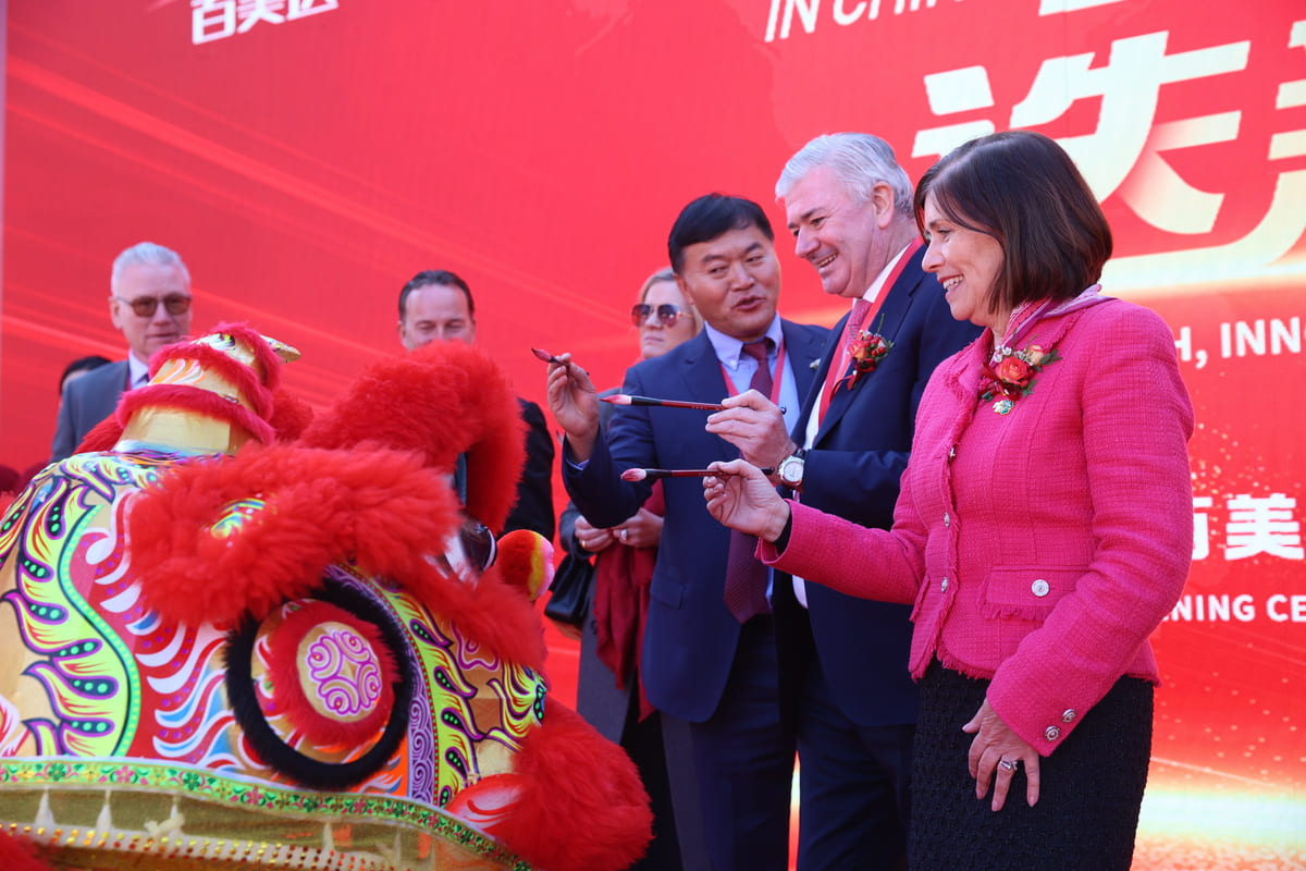 Bimeda Holdings Chairman, Donal Tierney and Ireland’s Ambassador to Ireland, Dr Ann Derwin take part in the ‘eye dotting ritual’ which is part of the traditional Lion Dance ceremony. The Lion Dance ceremony is conducted to usher in good fortune.